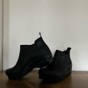 Dansko Women’s Shoes